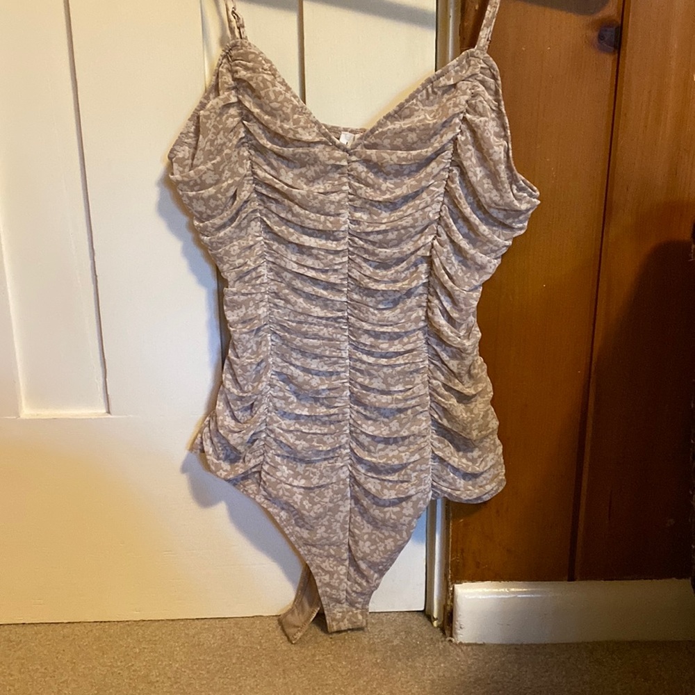 Le Lis Body suit
